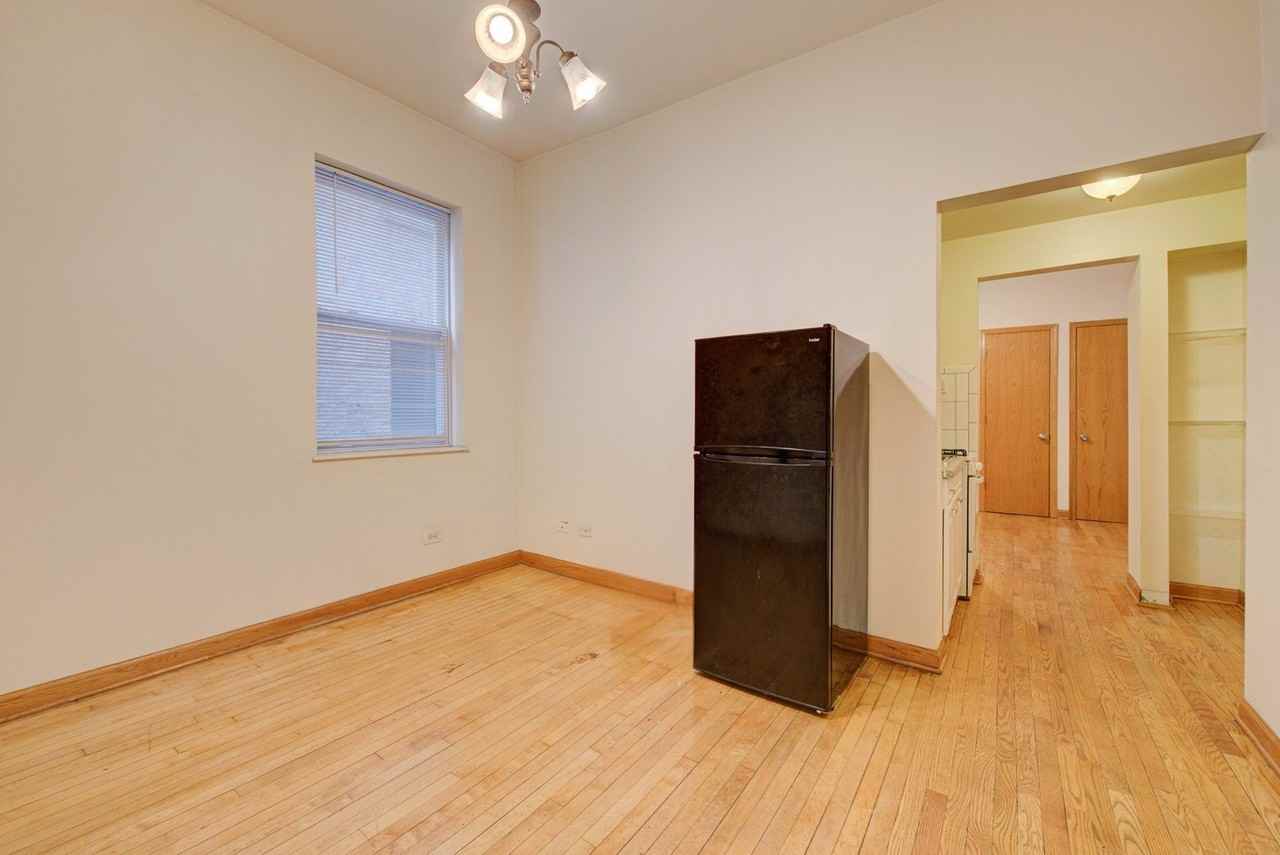 4518 N Sheridan Rd #1E - Photo 2 of 9