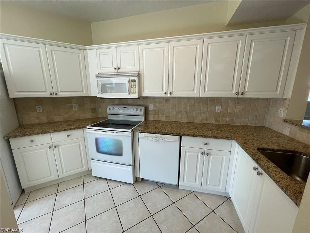 6368 Huntington Lakes Cir #102 - Photo 6 of 27