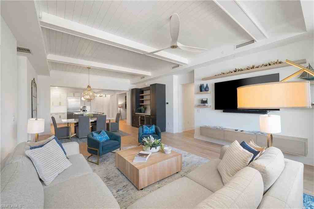 875 6th Ave S #304 - Photo 5 of 40