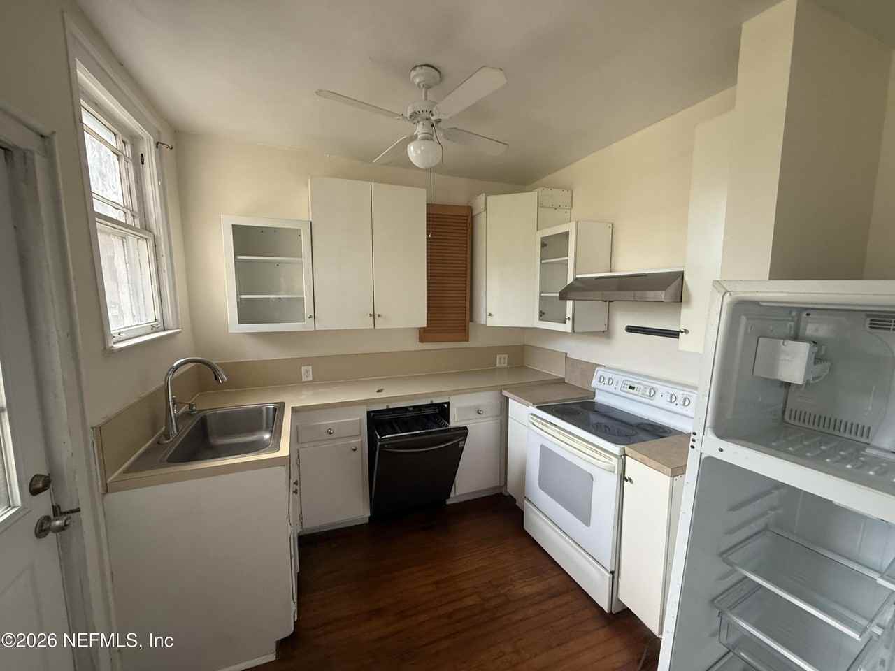 1643 Mallory St - Photo 2 of 9