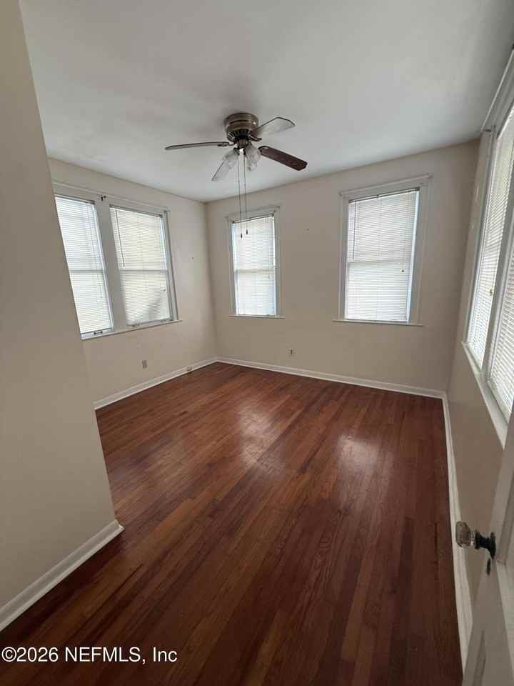 1643 Mallory St - Photo 5 of 9