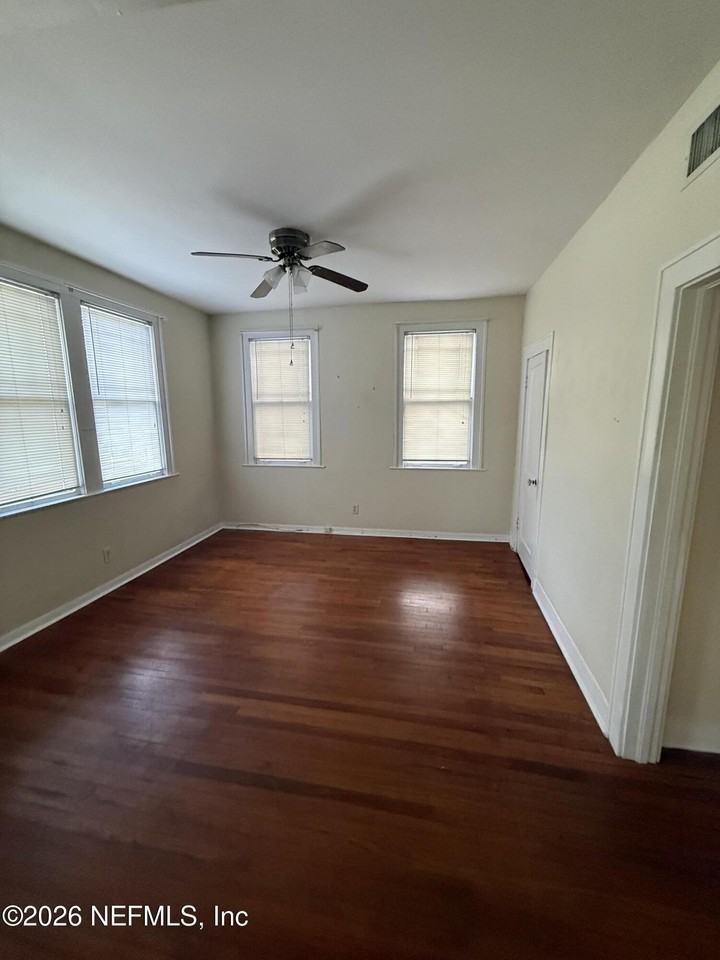 1643 Mallory St - Photo 6 of 9