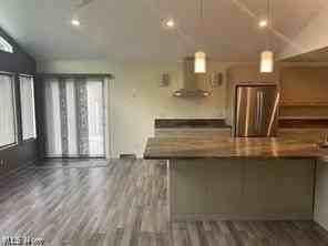 6235 Beverly Ave Ne - Photo 7 of 17