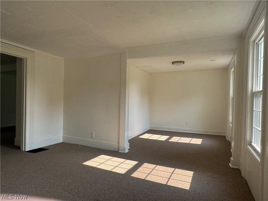 5192 Darrow Rd - Photo 3 of 8