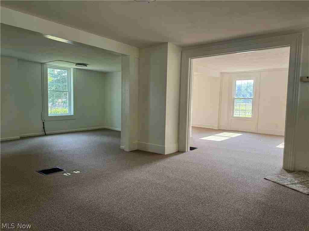5192 Darrow Rd - Photo 4 of 8