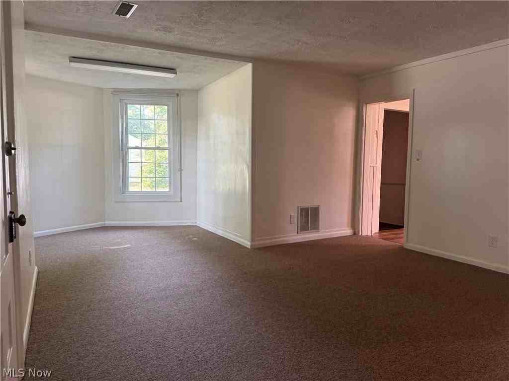 5192 Darrow Rd - Photo 5 of 8