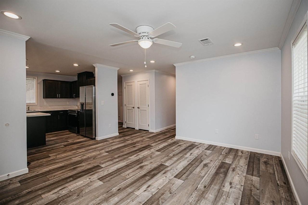 2956 Bobo Rd - Photo 3 of 41