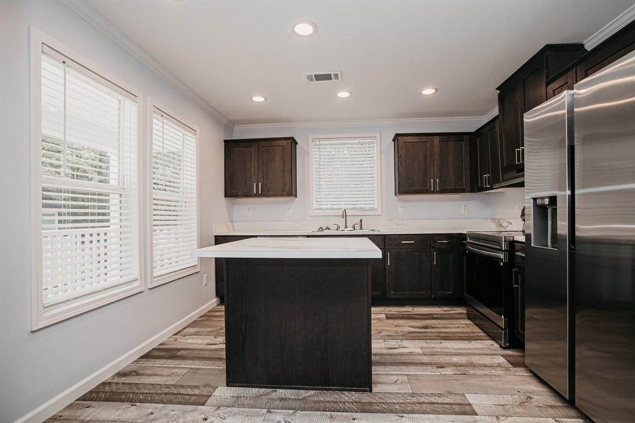 2956 Bobo Rd - Photo 6 of 41