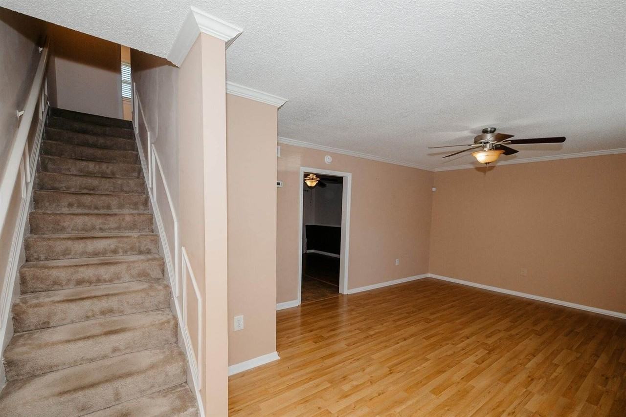 415 Parkdale Dr - Photo 2 of 24
