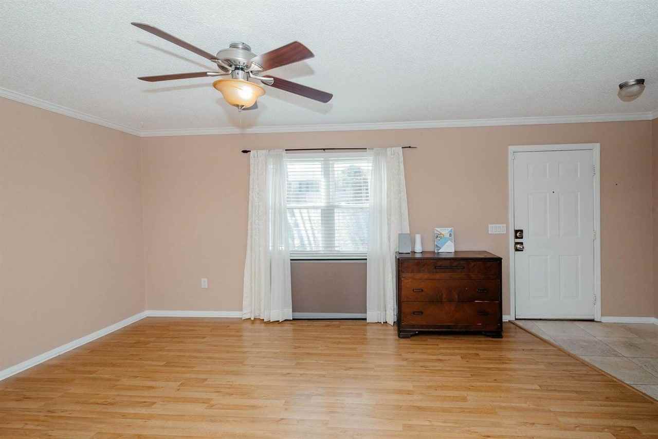 415 Parkdale Dr - Photo 3 of 24