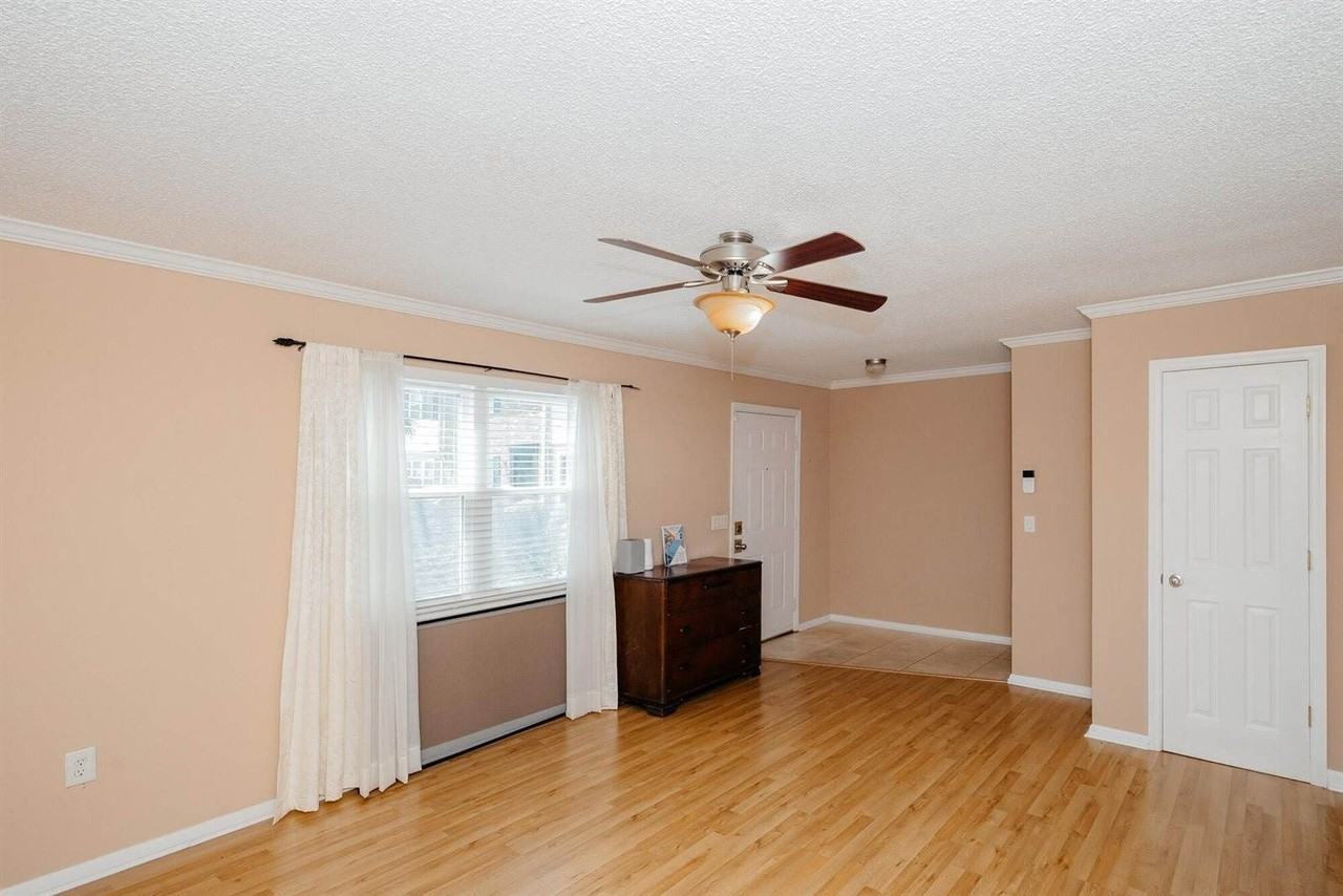 415 Parkdale Dr - Photo 4 of 24