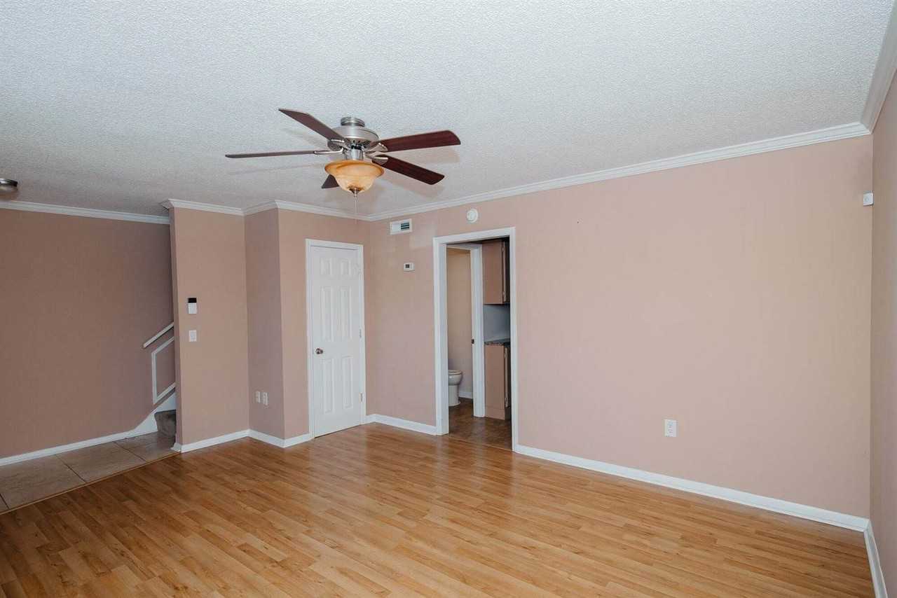 415 Parkdale Dr - Photo 5 of 24