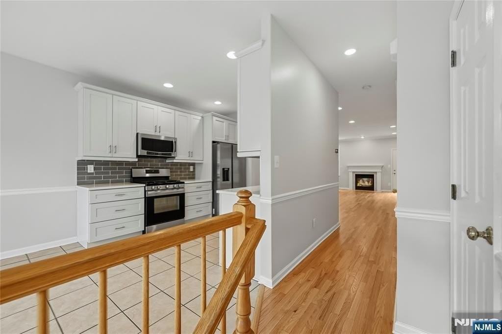 567 Coventry Dr - Photo 4 of 50