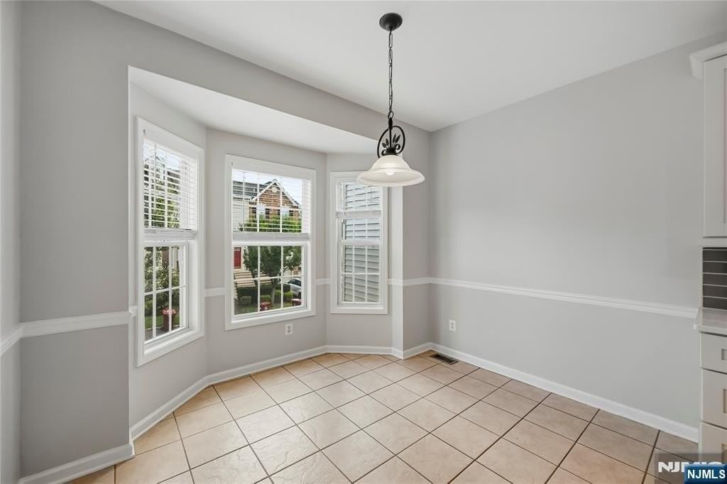 567 Coventry Dr - Photo 5 of 50