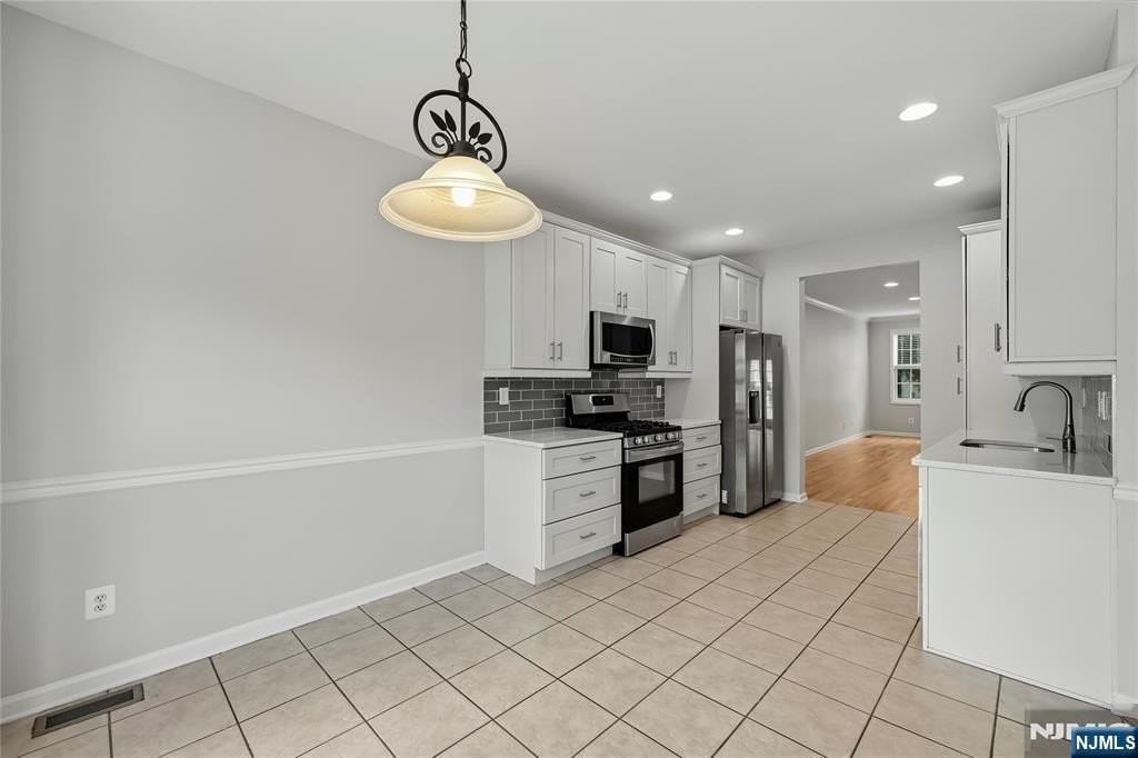 567 Coventry Dr - Photo 7 of 50