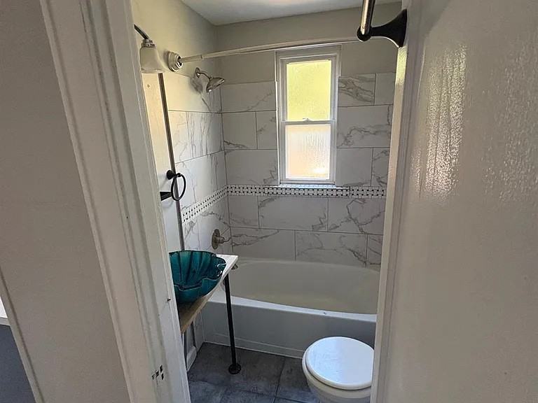 4237 Vine St #2 - Photo 5 of 5