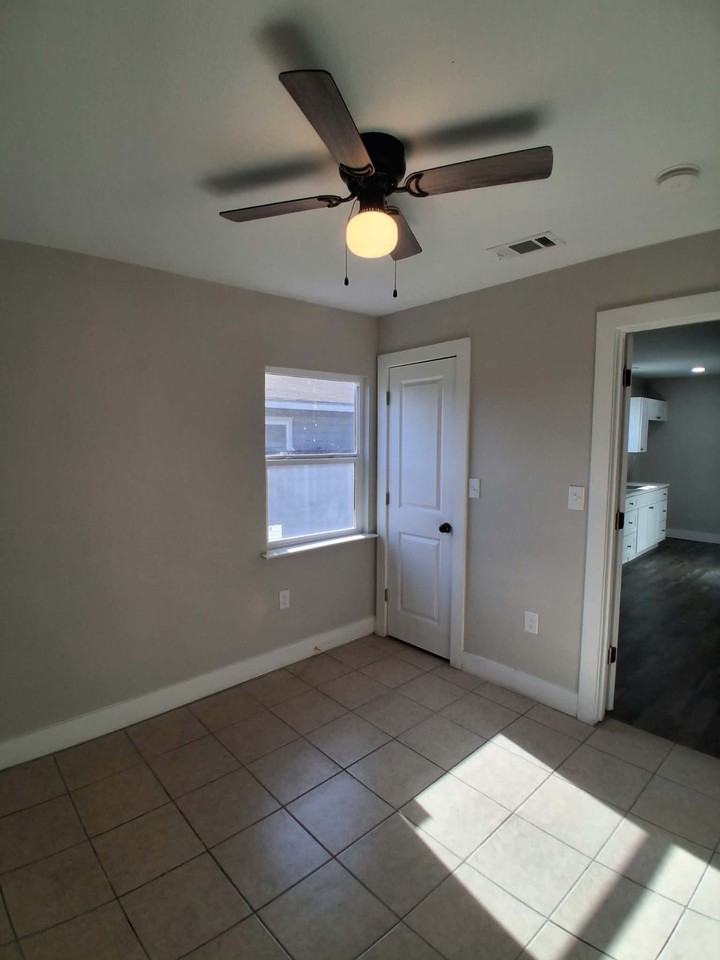 1443 Hortense Ave #1 - Photo 7 of 9