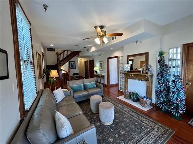137 N Clark St #12 - Photo 3 of 10