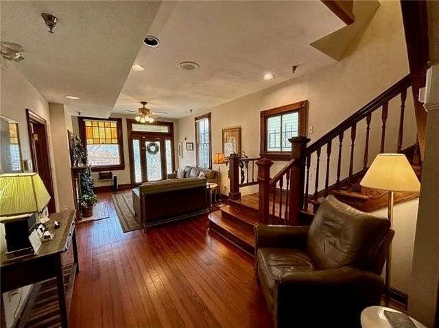 137 N Clark St #12 - Photo 4 of 10
