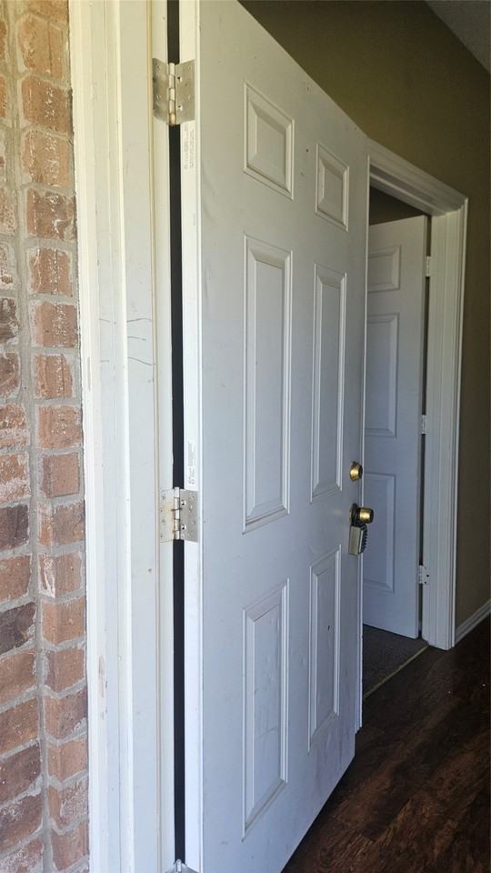 4102 Clark St - Photo 4 of 12