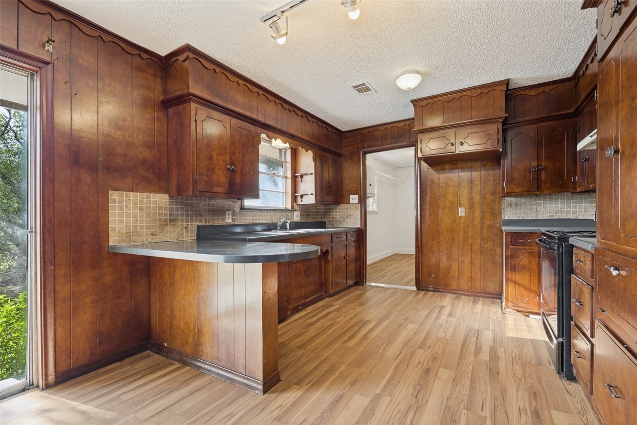 610 S Rike St - Photo 4 of 12