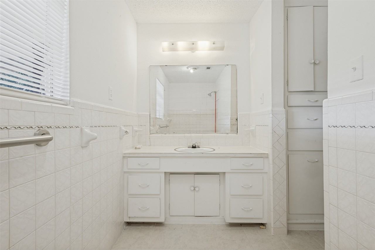 610 S Rike St - Photo 6 of 12