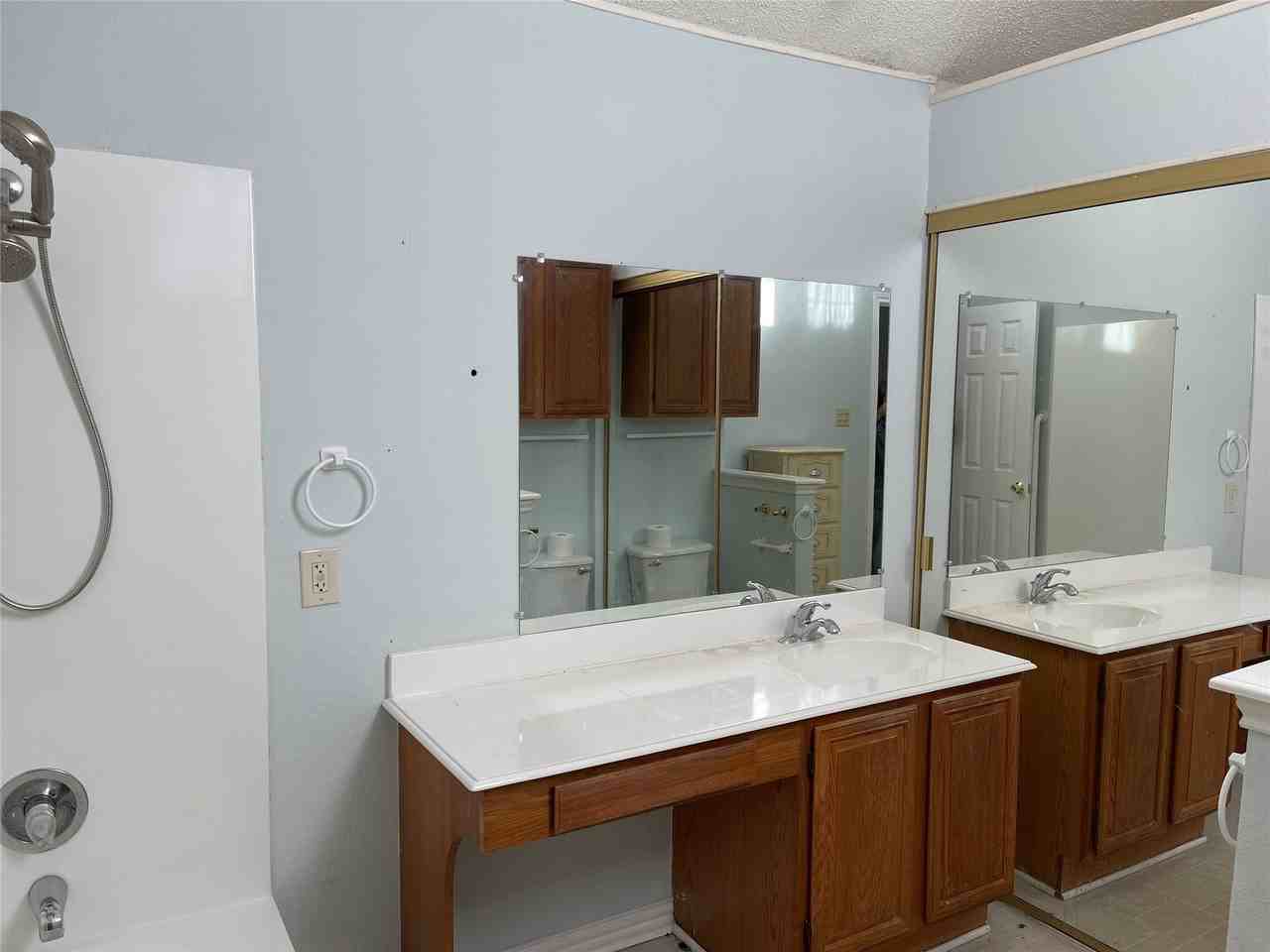 3149 Royal Ln - Photo 6 of 15