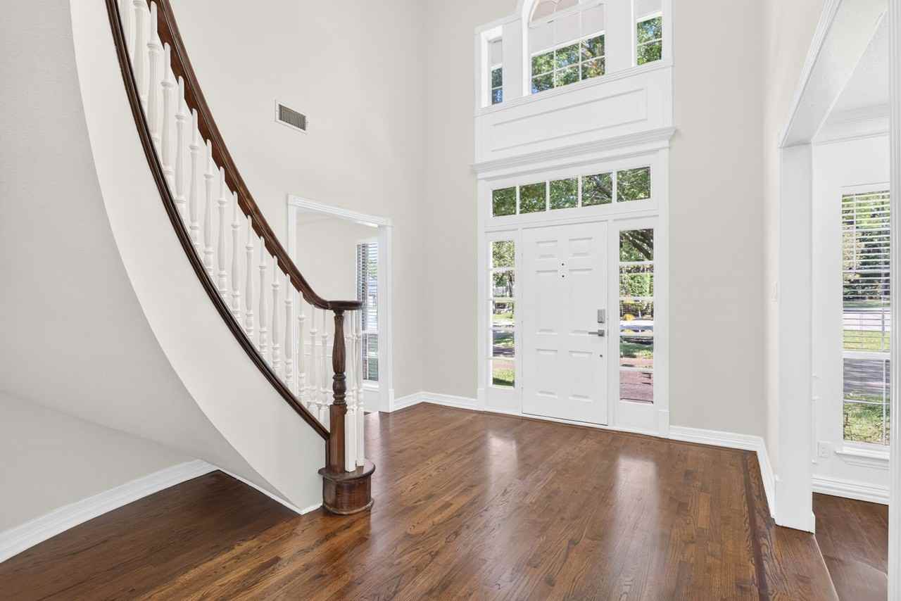 3403 Crossgate Cir S - Photo 3 of 39