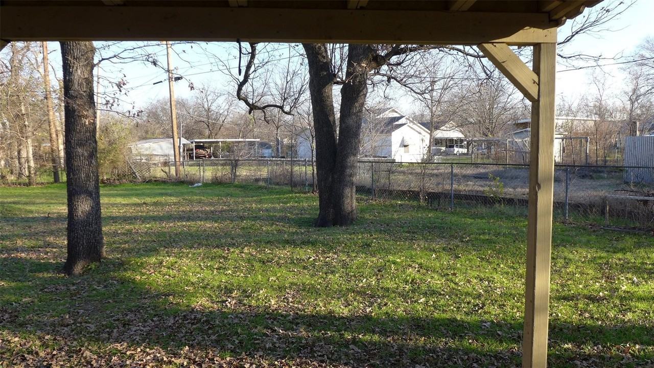 4208 Mccomas Rd - Photo 2 of 12