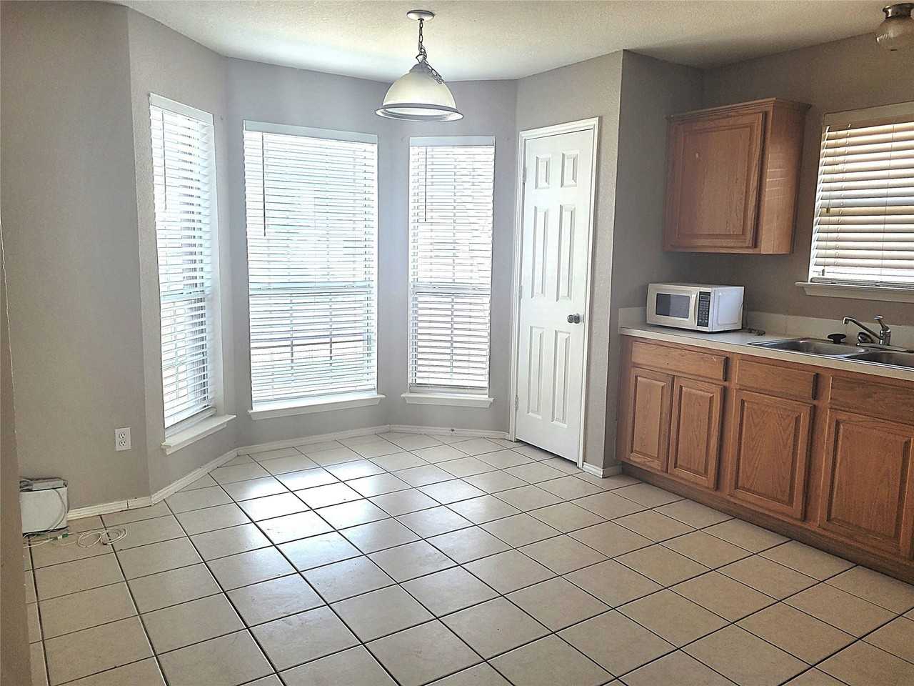 7545 Diamond Springs Trl - Photo 3 of 15