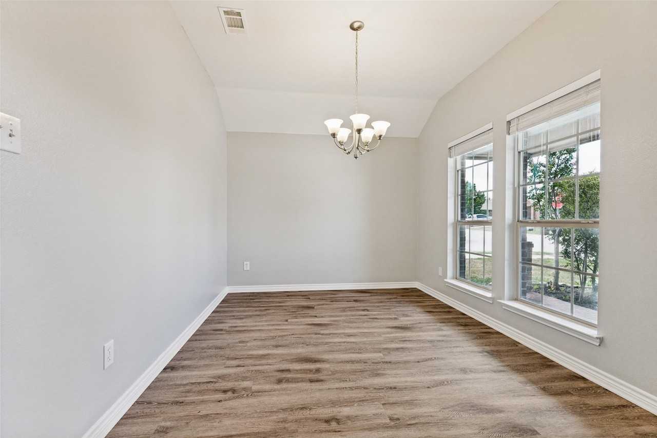 417 Brookhollow Ln - Photo 5 of 25