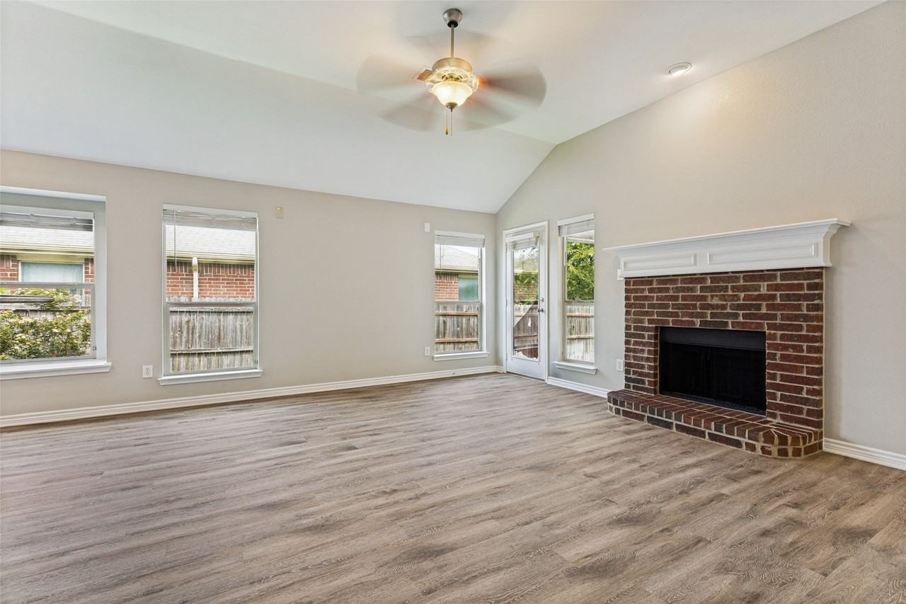 417 Brookhollow Ln - Photo 7 of 25