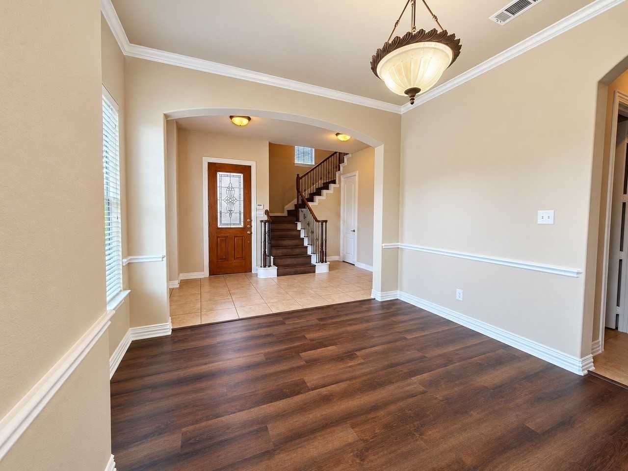 1572 Barksdale Dr - Photo 3 of 22