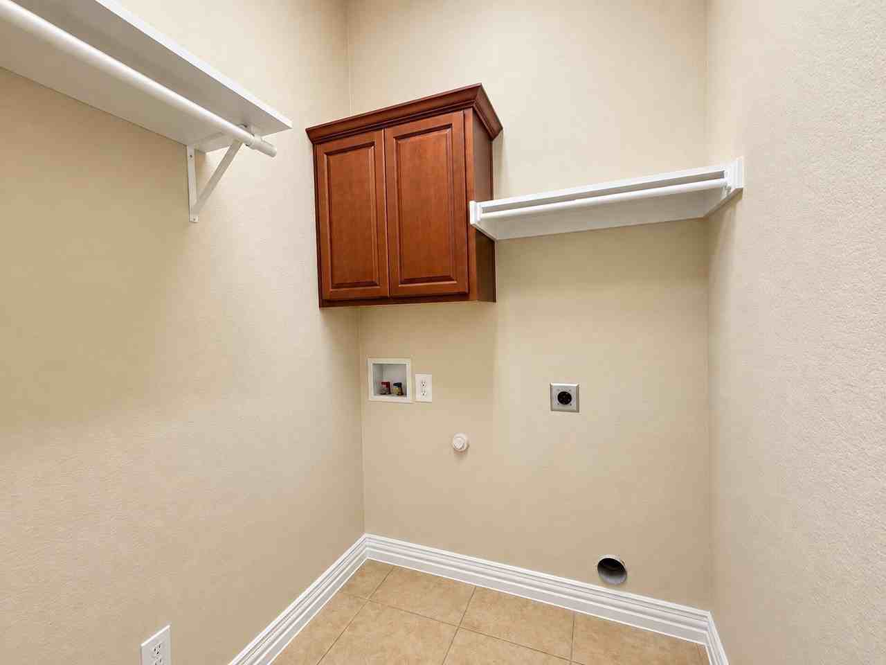 1572 Barksdale Dr - Photo 5 of 22
