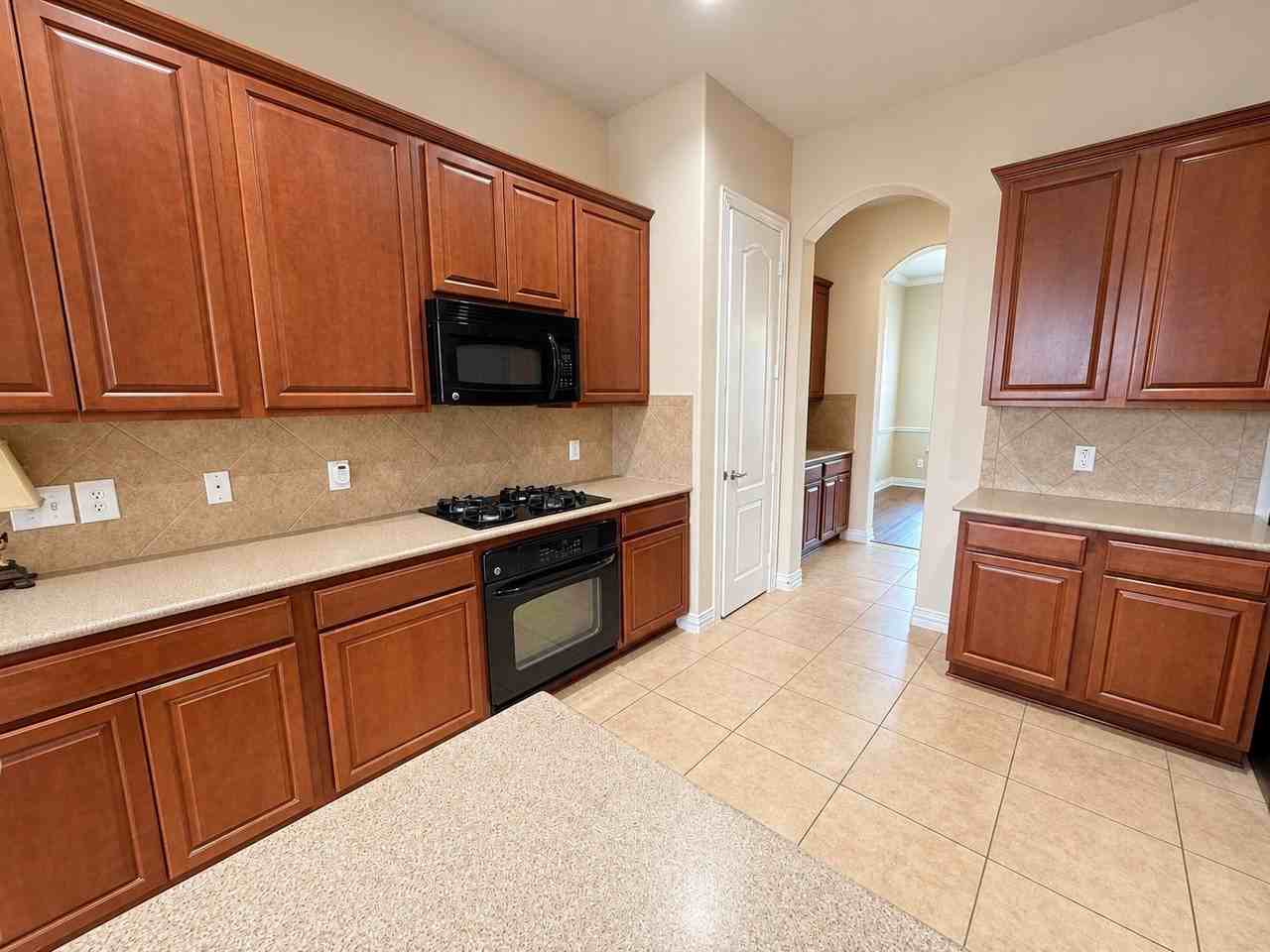 1572 Barksdale Dr - Photo 7 of 22