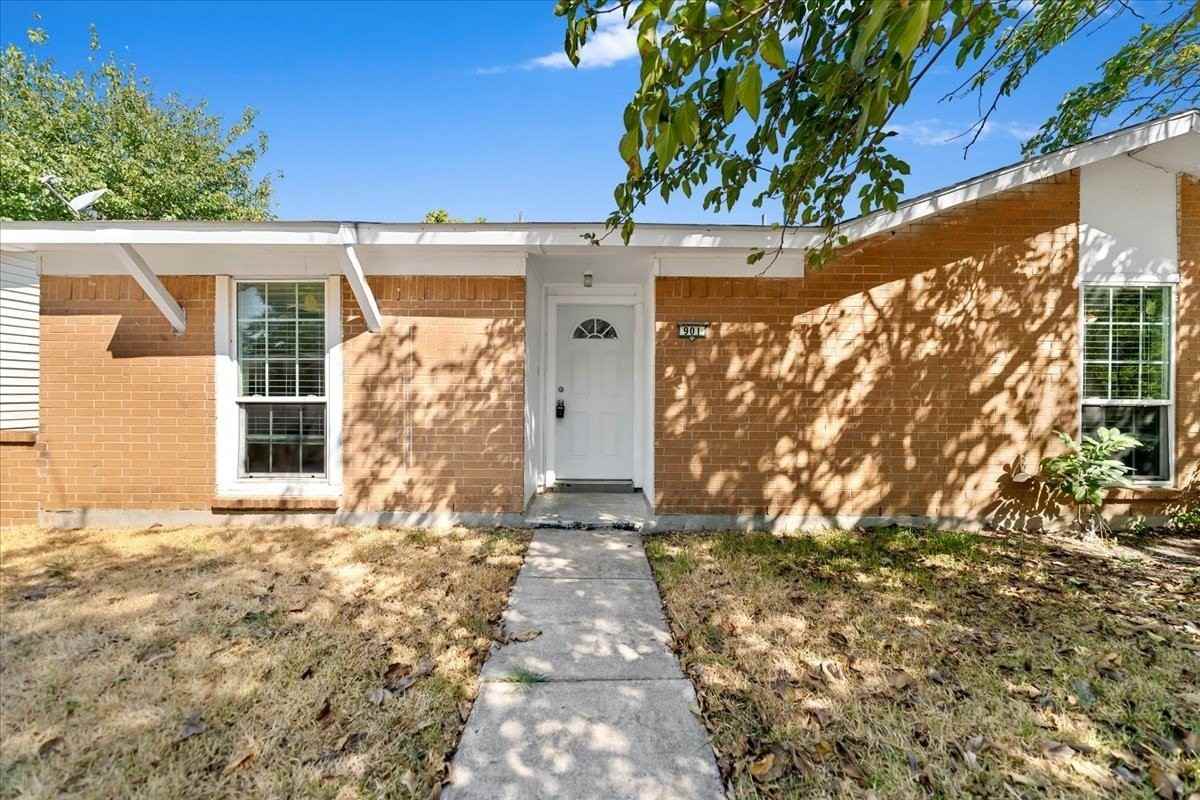 901 Wandering Way Dr - Photo 3 of 32