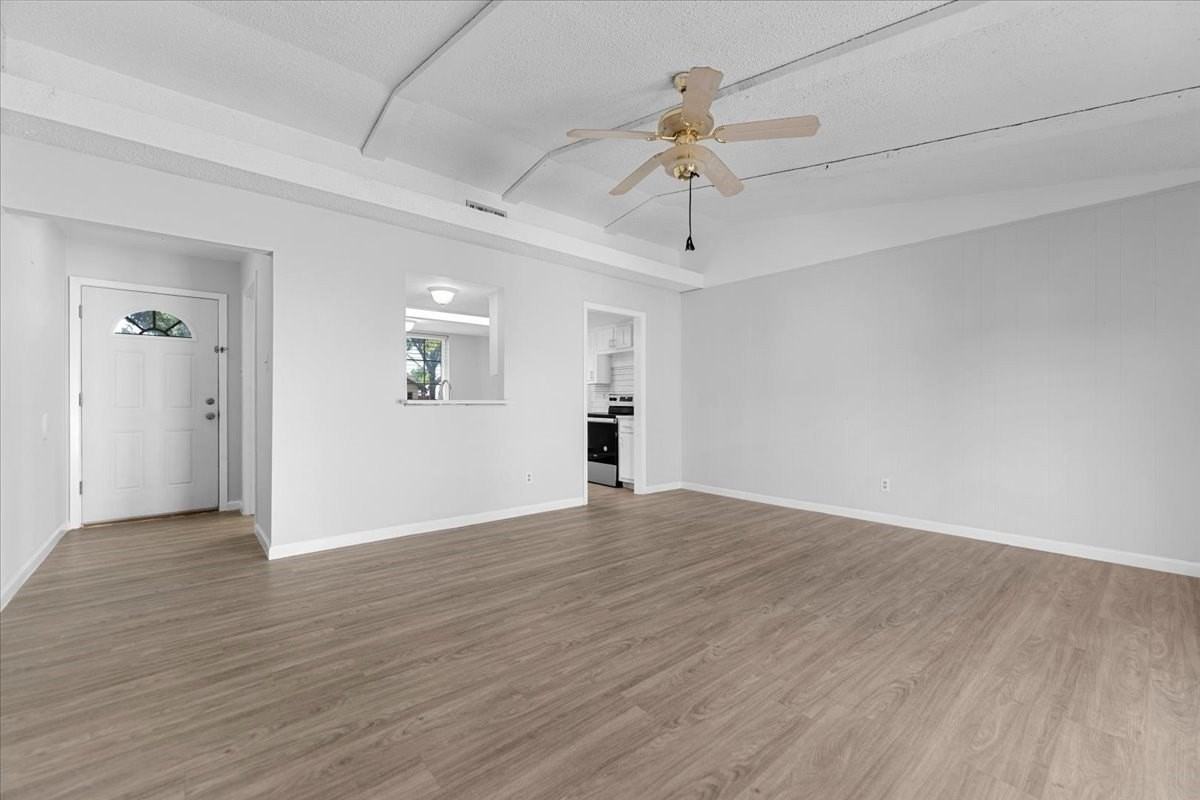 901 Wandering Way Dr - Photo 4 of 32