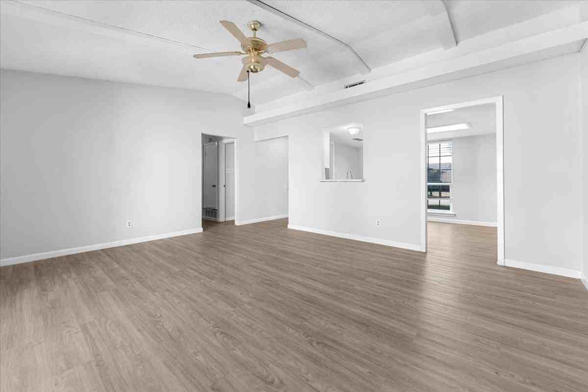 901 Wandering Way Dr - Photo 5 of 32