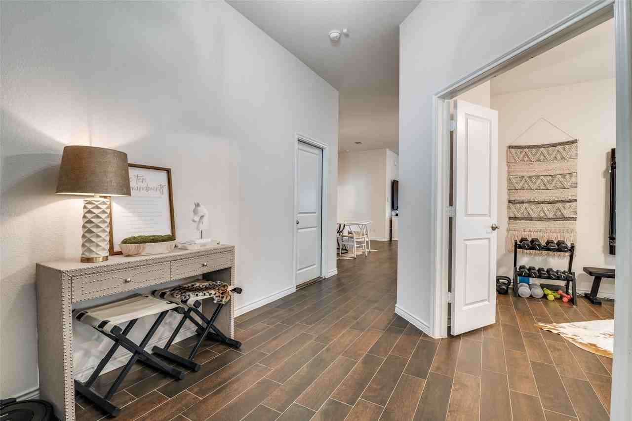 1072 Sublime Dr - Photo 3 of 24