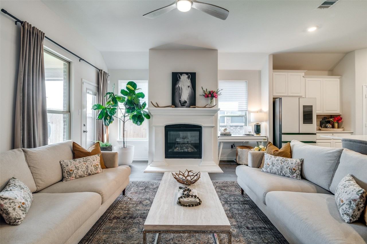 1072 Sublime Dr - Photo 5 of 24