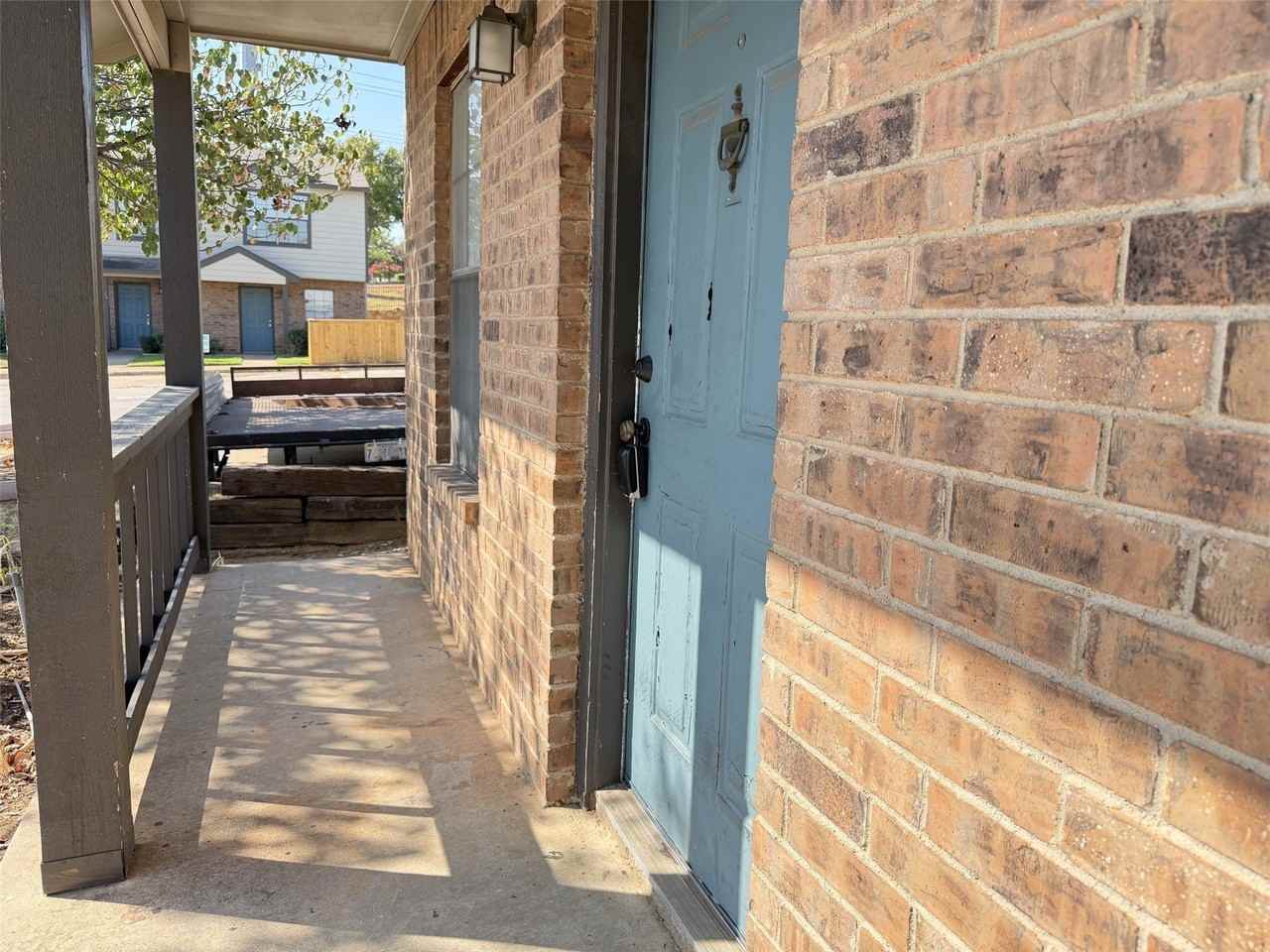 740 W Collins St - Photo 2 of 24