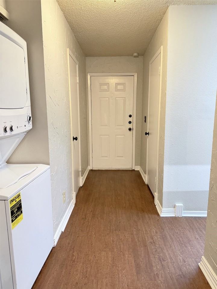 740 W Collins St - Photo 3 of 24