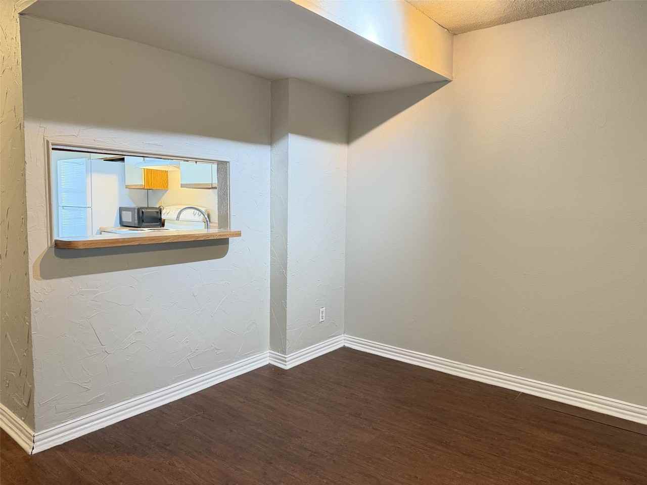 740 W Collins St - Photo 5 of 24