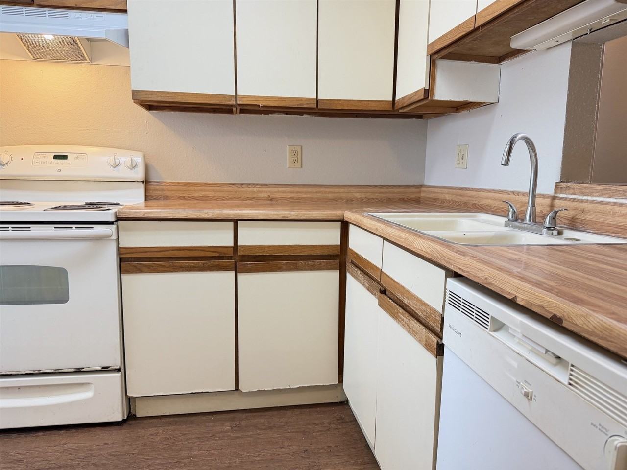 740 W Collins St - Photo 6 of 24