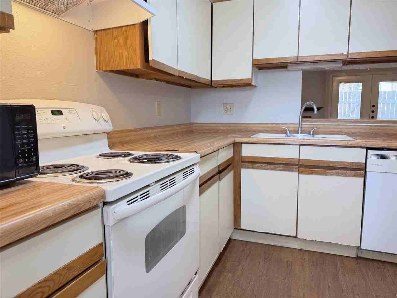 740 W Collins St - Photo 7 of 24