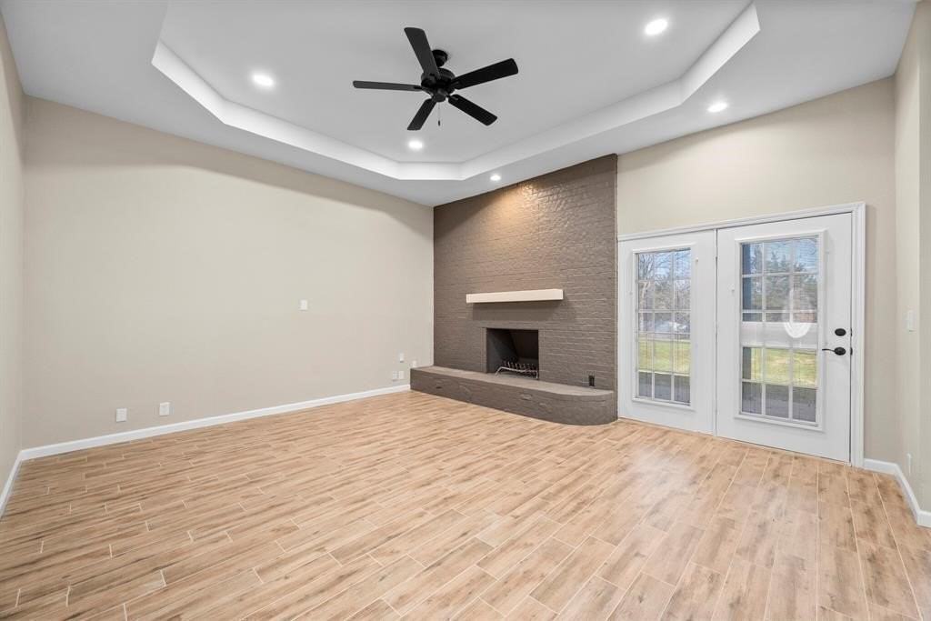894 Tate St - Photo 4 of 40