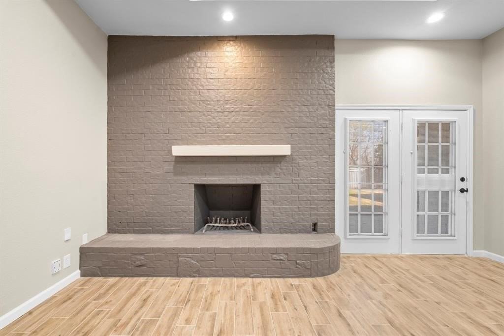 894 Tate St - Photo 5 of 40