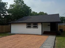 featured image of 111 E San Antonio Ave