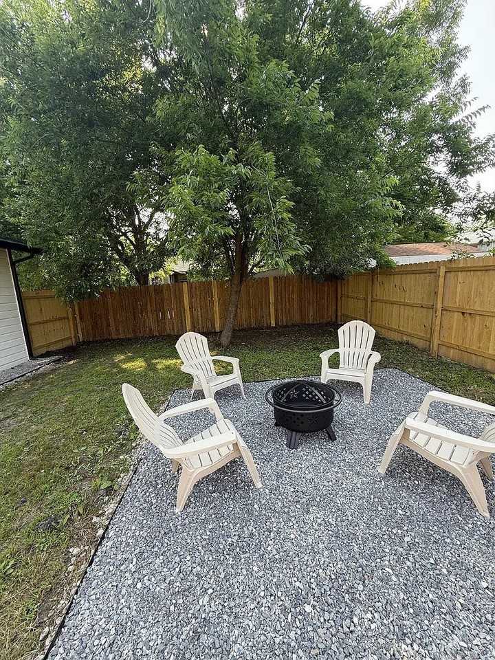 111 E San Antonio Ave - Photo 4 of 10