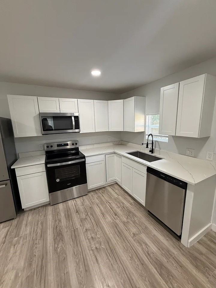 111 E San Antonio Ave - Photo 5 of 10